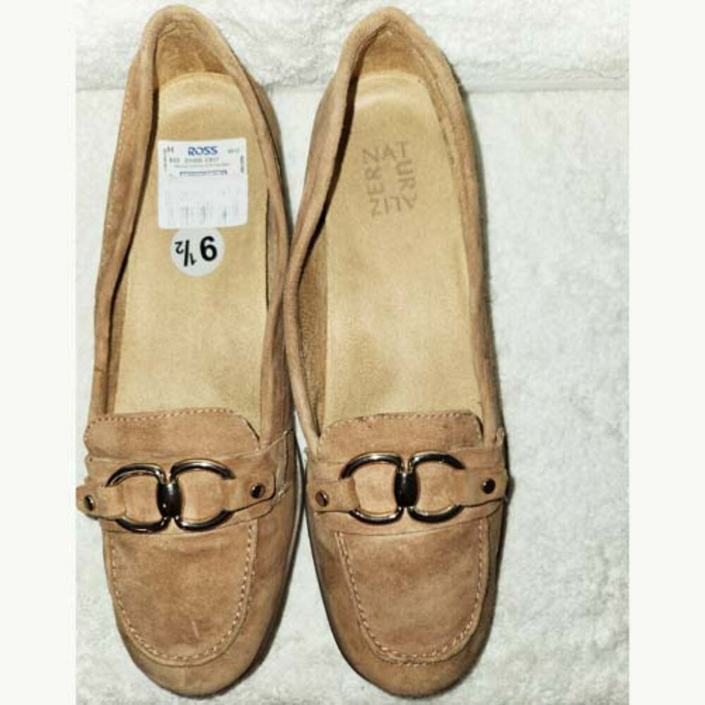 NATURALIZER NEW IN THE BOX NATURALIZER WOMEN'S SUEDE LOAFERS 9.5B